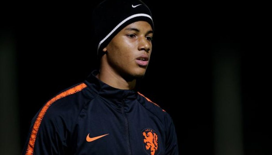 Agent reveals Chelsea are leading the race to sign young Barcelona defender