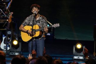 Arthur Gunn Impresses With Bon Iver Cover on ‘Mother’s Day’ Edition of ‘American Idol’: Watch