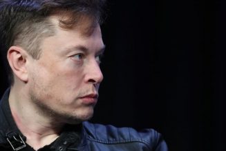 Elon Musk is playing Twitter footsie with the fringe right