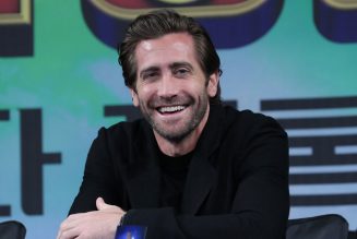 Jake Gyllenhaal Sings ‘A Love Song for Quarantine’ in Viral Monologue Series