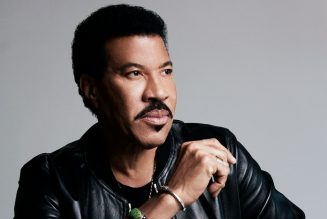 Lionel Richie Leads All-Star ‘Idol’ Rendition of ‘We Are The World’: Watch