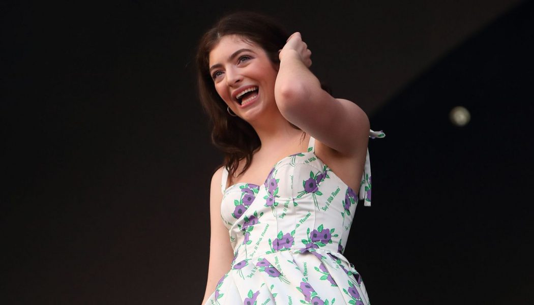 Lorde Gives Fans A ‘Delicious’ Update On New Music: ‘It’s Got Its Own Colours Now’