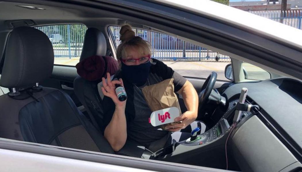 Lyft will require drivers and passengers to wear face masks