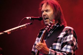 Neil Young Plays More Rarities in Fireside Sessions 4 Livestream