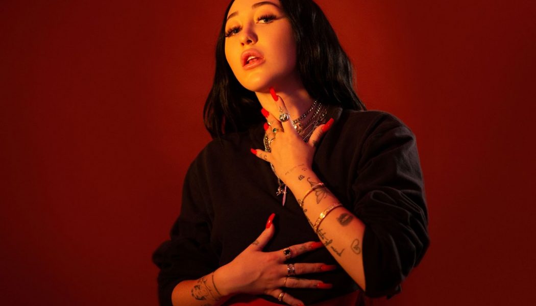 Noah Cyrus’ Song ‘Young & Sad’ Recalls Her Difficult Childhood as ‘Miley Cyrus’ Little Sister’