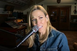 Sheryl Crow Covers George Harrison’s “Beware of Darkness” on Colbert: Watch