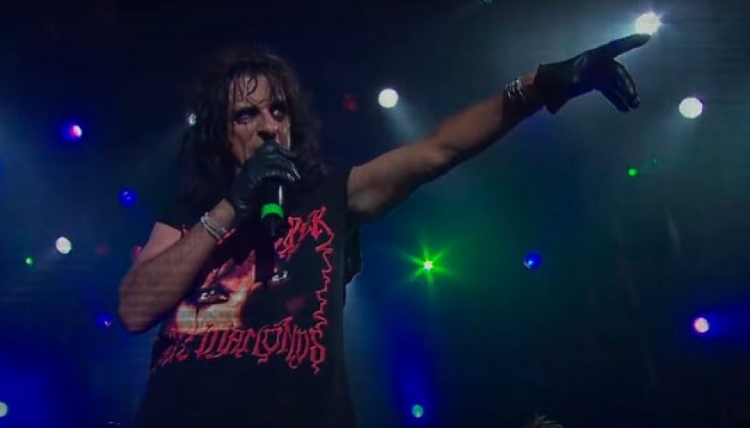 ALICE COOPER: ‘I Don’t Think I’ve Ever Refused An Autograph Or A Picture To Anybody’