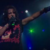 ALICE COOPER: ‘I Don’t Think I’ve Ever Refused An Autograph Or A Picture To Anybody’