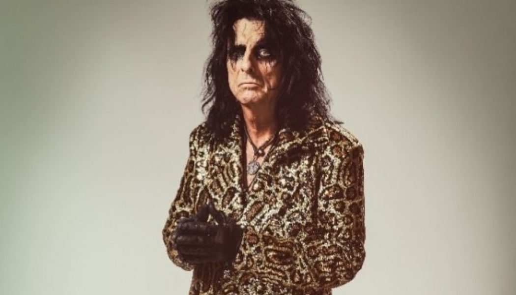 ALICE COOPER Says ‘It’s Kind Of Nice’ To Have A ‘Forced Vacation’ From Touring