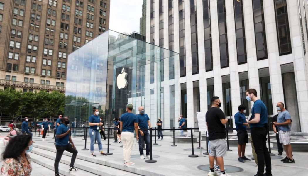Apple Plays It Safe, Closes 11 Stores Following Spike In COVID-19 Cases