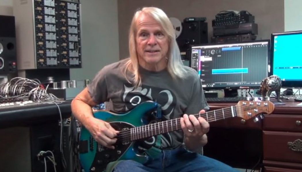 DEEP PURPLE’s STEVE MORSE Teaches You How To Play New Single ‘Man Alive’ (Video)