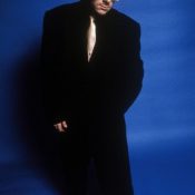 Elvis Costello Shares New Song ‘No Flag’