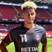 ‘He’s a traitor’ – Chris Sutton rips into Celtic-linked striker who Rangers also want