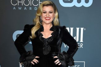 Kelly Clarkson Wins Best Entertainment Talk Show Host at Daytime Emmys