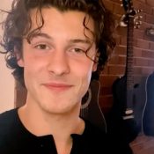 Shawn Mendes Shouts Out Grads, Students Perform His Hit ‘There’s Nothing Holdin’ Me Back’ at ‘Dear Class of 2020′ Commencement