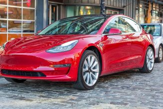 Tesla reportedly adding USB-C ports and wireless phone charging to US-made Model 3 vehicles
