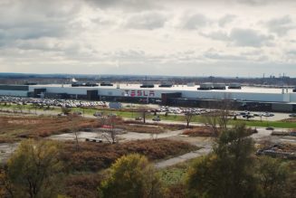 Tesla worker tests positive for COVID-19 after New York factory reopens