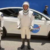 Vergecast: SpaceX’s first crew in space and Facebook’s ongoing moderation controversy 