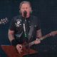 Watch METALLICA Battle Torrential Rain In Manchester
