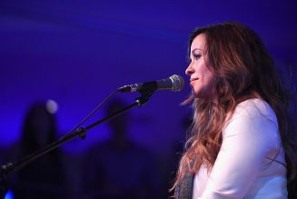 Alanis Morissette Doesn’t Think She’d Be Alive Today Without Therapy