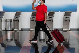 American Airlines rolls out touchless bag check but is still booking middle seats