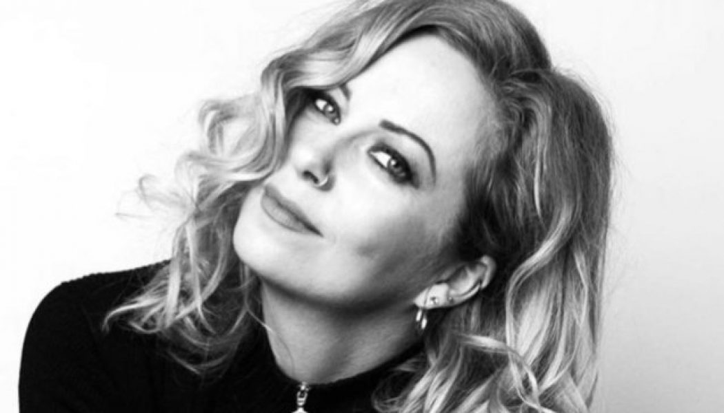 ANNEKE VAN GIERSBERGEN With KAMERATA ZUID: ‘Let The Light In’ Album Due This Month