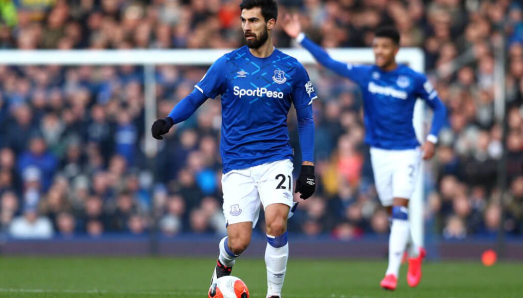 ‘Awful’, ‘Needs to wake up’: Some Everton fans tearing into one player tonight