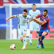 Chelsea midfielder facing four months out after knee surgery