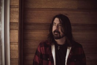 Dave Grohl Reflects on Nirvana Days & Foo Fighters’ Debut Album on Its 25th Anniversary