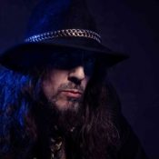 Former GUNS N’ ROSES Guitarist RON ‘BUMBLEFOOT’ THAL Releases Video For Acoustic Cover Of ASIA’s ‘Only Time Will Tell’