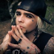 Former ROCKSTAR SUPERNOVA Singer LUKAS ROSSI Releases ‘Summertime’ Music Video