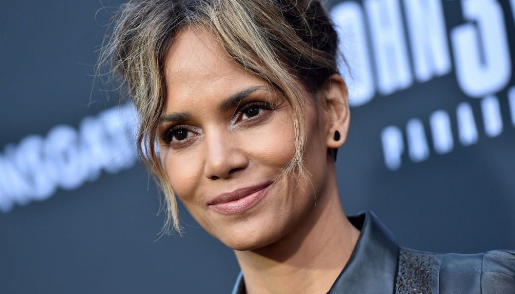 Halle Berry Apologizes For Considering Role As A Transgender Man In A Upcoming Film