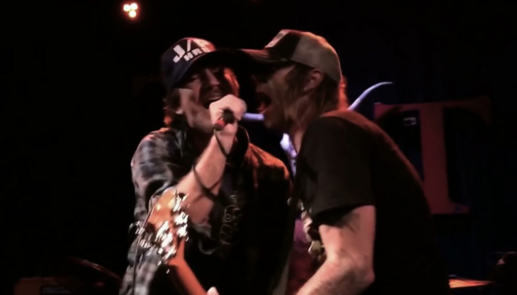 Listen to Eddie Vedder and Supersuckers Cover the Ramones’ ‘I Believe in Miracles’