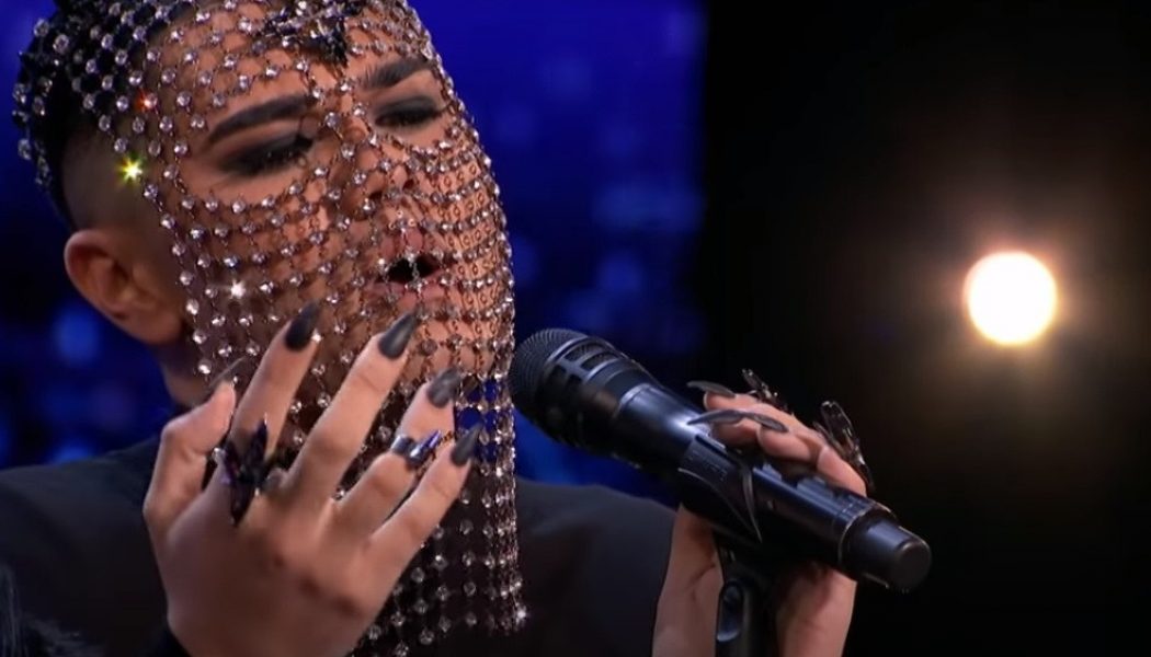 Masked Singer Sheldon Riley Shines With Billie Eilish Cover on ‘AGT’: Watch