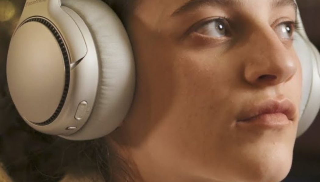 Panasonic’s RB-M700B Headphones Deliver Mighty Bass