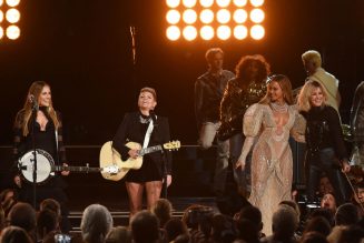 The Chicks Reminisce on Performing With Beyoncé at 2016 CMAs: ‘She’s Just Always Calm’