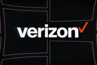 Verizon adds broadband customers, but revenue dips amid slower device sales