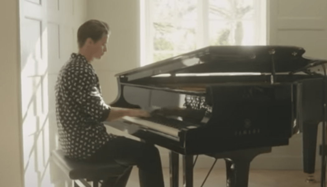 Watch Kygo and Ryan Tedder Perform “Lose Somebody” on Jimmy Fallon’s “The Tonight Show”