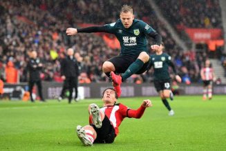 ‘What does he do?’ ‘Get rid’: Some Southampton fans hammering one player tonight