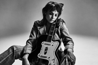 Angel Olsen’s Whole New Mess Redefines Familiar Specters: Review