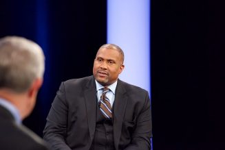 Barack Obama Hater Tavis Smiley Ordered To Pay PBS $2.6M For Being A Creep, Allegedly