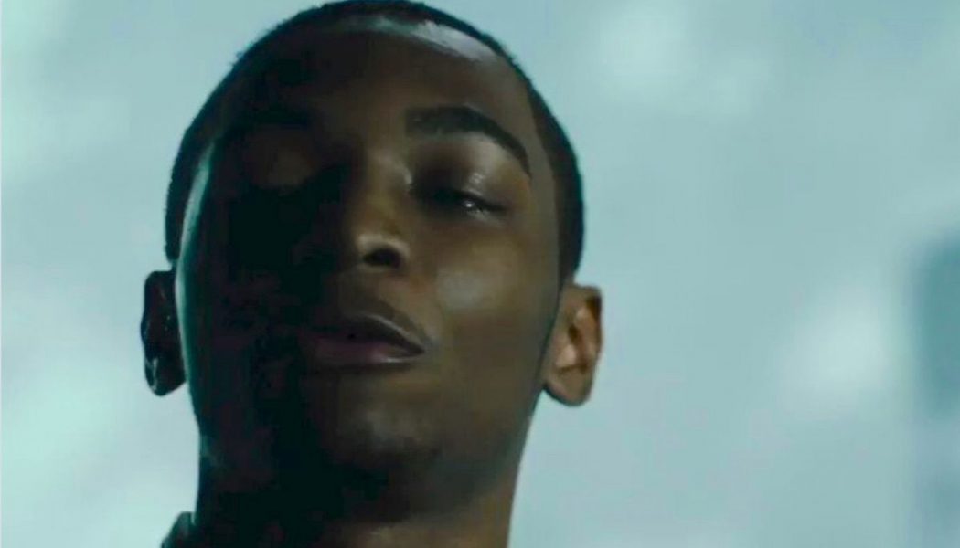 Bizzy Banks Is Stylish and “Extra Sturdy” on New Single: Stream