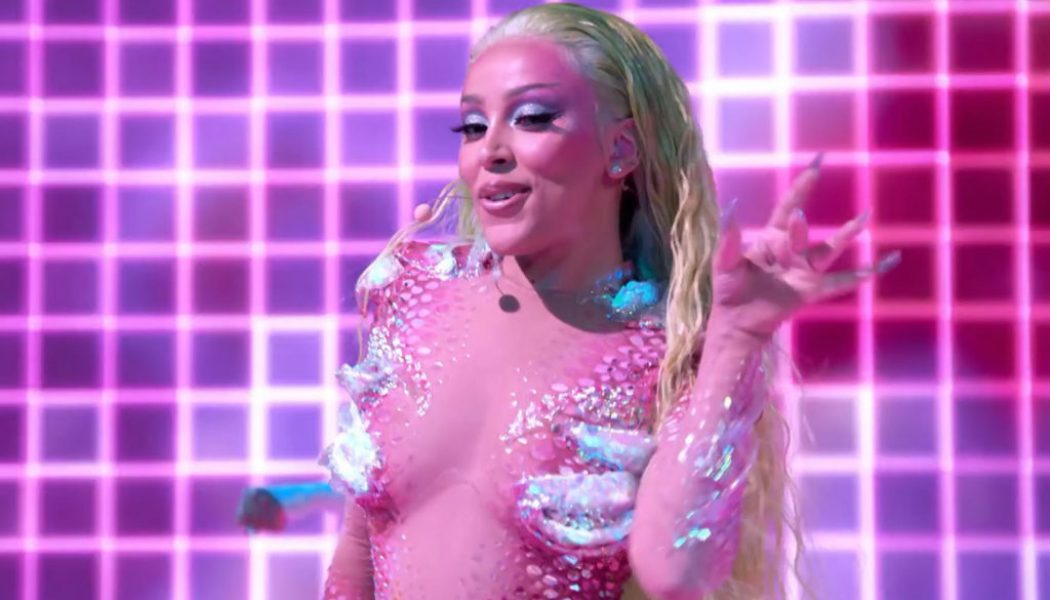 Doja Cat Brings Fabulously Tacky Sci-Fi Vibes to 2020 MTV VMAs