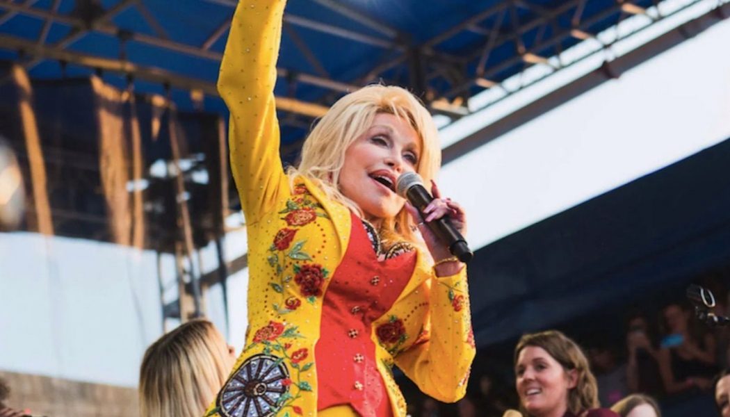 Dolly Parton Backs Black Lives Matter: “Do We Think Our Little White Asses Are the Only Ones That Matter?”