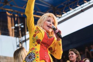 Dolly Parton Backs Black Lives Matter: “Do We Think Our Little White Asses Are the Only Ones That Matter?”