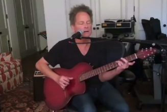 Lindsey Buckingham Sings Live for First Time Since Open Heart Surgery: Watch