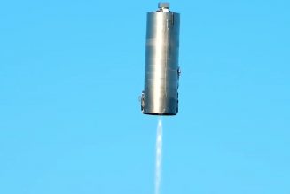 Prototype of SpaceX’s future Starship rocket flies short hop to 500 feet