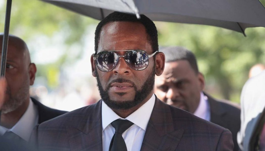 R. Kelly’s Manager Charged With Placing Threatening Call to Theater Screening Abuse Documentary
