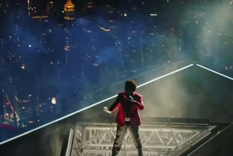 The Weeknd Performs “Blinding Lights” High Above NYC to Kick Off 2020 MTV VMAs: Watch
