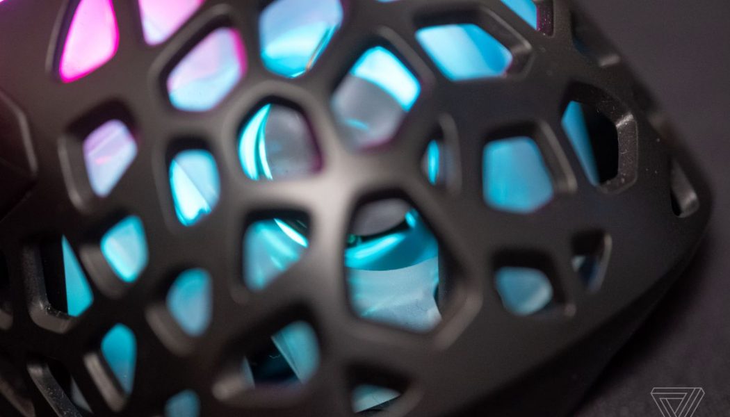This gaming mouse has a built-in fan to cool sweaty palms